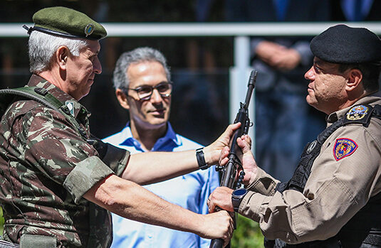 Governador Romeu Zema e forças de Segurança Foto: Pedro Gontijo / Imprensa MG