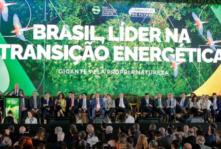 Brasil avança como potência em combustível sustentável com a sanção da Lei do Combustível do Futuro