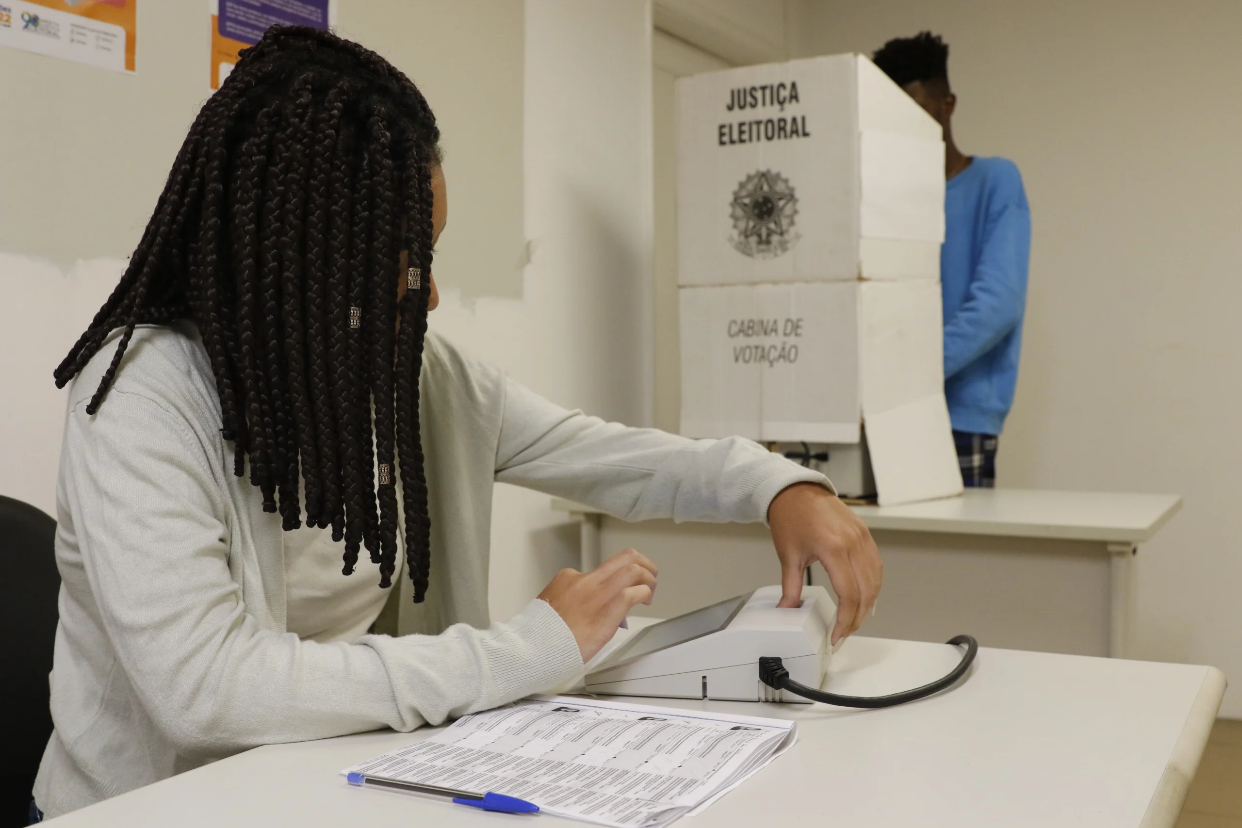 Eleitores de Belo Horizonte e Uberaba definem novos prefeitos neste domingo (27)