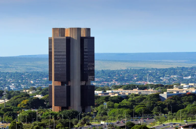 Economista da XP prevê Selic a 15,5% antes de possível corte no final de 2025
